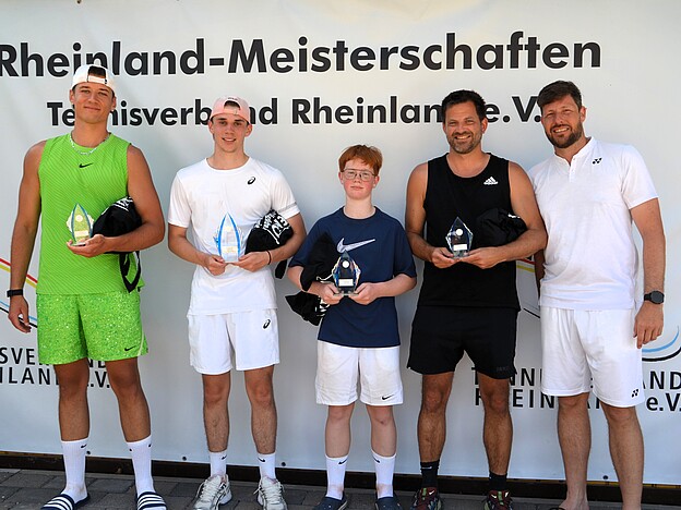 Siegerehrung Herren B v.l.: Leon Schmitt (3.), Carl Kreitz (1.), Julian Suda (2.), Normen Klock (3.) und Christian Klapthor.