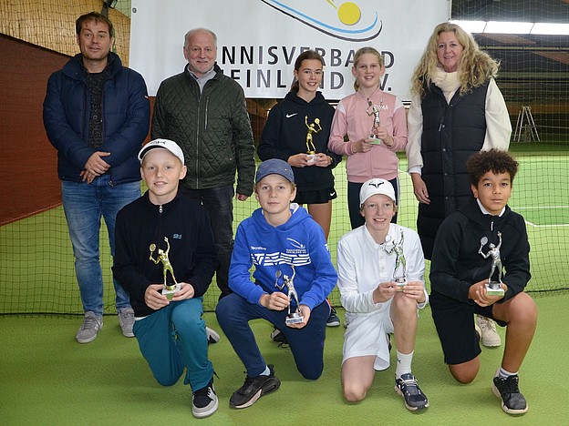 Siegerehrung U12 mit der Turnierleitung