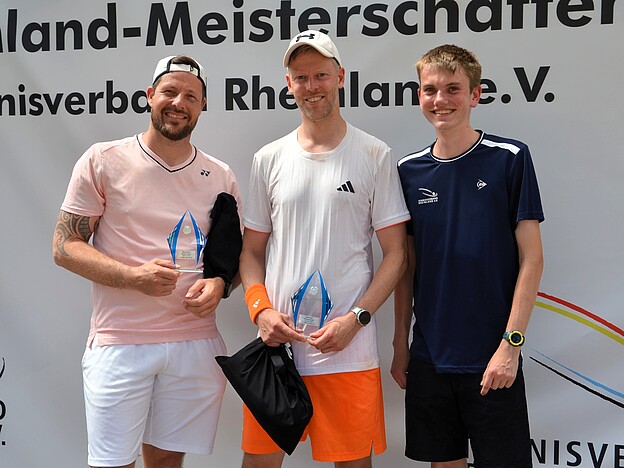 Siegerehrung Herren 40 v.l.: Christian Klapthor (2.) Daniel Jankowski (1.) und Torben Wernecke.