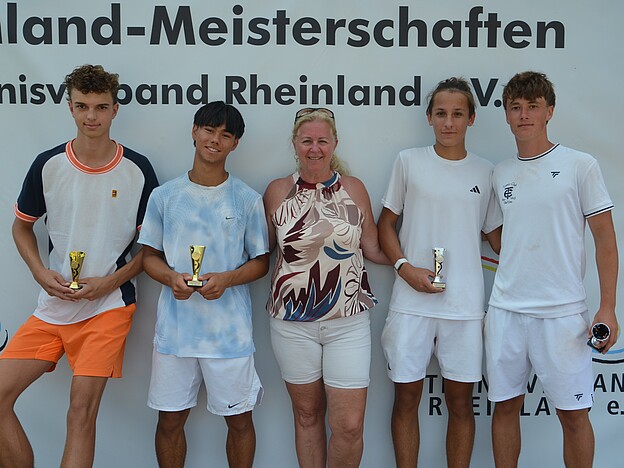 Siegerehrung Jungen U 18 Doppel mit Sandra Beyl