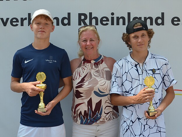 Siegerehrung Jungen U 18 mit Sandra Beyl