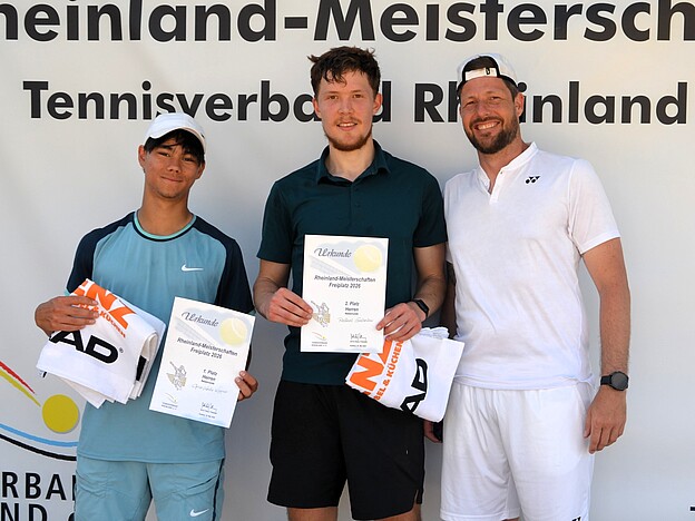 Siegerehrung Nebenrunde Herren: Chris-Kento Wagner (1.), Raffael Gabedov (2.) und Christian Klapthor.