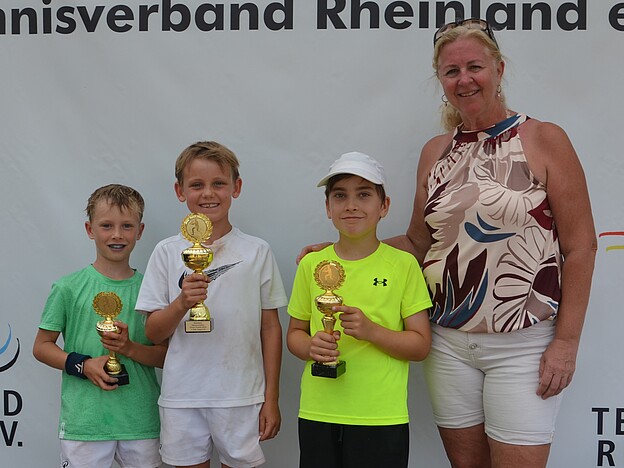 Siegerehrung Jungen U 9 mit Sandra Beyl 