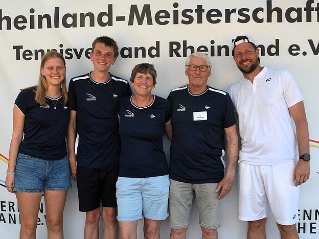 Turnierleitung v.l.: Liv Wernecke, Torben Wernecke, TVR-Geschäftfsführerin Simone Wernecke, Oberschiedsrichter Horst Kelling und Christian Klapthor.