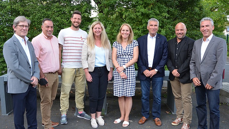 Das neue Präsidium nach der Wahl am 22.07.2021, v. li.: Schatzmeister Wolfgang Jung, Leiter Spielbetrieb Andreas Germei, Sportwart Christian Klapthor, Jugendwartin Sandra Beyl, Vizepräsidentin Dr. Kristina Weber, Präsident Ulrich Klaus, Leiter Sportent nach der Wahl am 22.07.2021, v. li.: Schatzmeister Wolfgang Jung, Leiter Spielbetrieb Andreas Germei, Sportwart Christian Klapthor, Jugendwartin Sandra Beyl, Vizepräsidentin Dr. Kristina Weber, Präsident Ulrich Klaus, Leiter Sportentwicklung Alexander Specht, Geschäftsführer Lothar Markus.