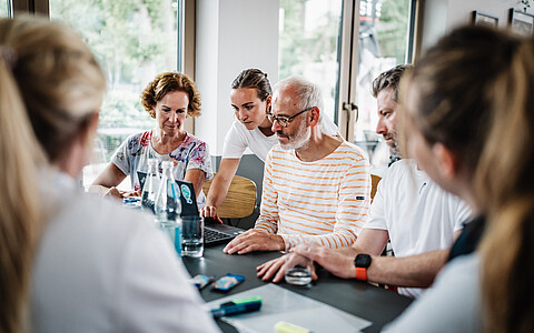 Webinare für Vereinsvorstände und Trainer zum Thema Versicherung und Finanzierung