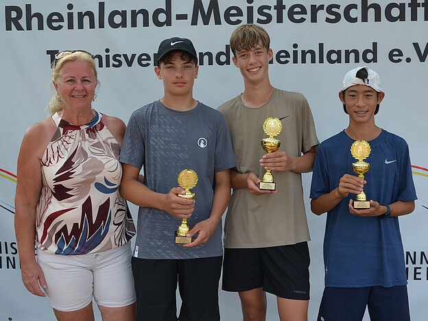 Siegerehrung Jungen U 14 mit Sandra Beyl