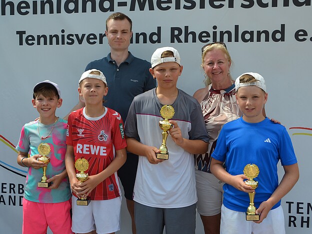 Siegerehrung Jungen U 12 mit Sandra Beyl und Justus Baumgart