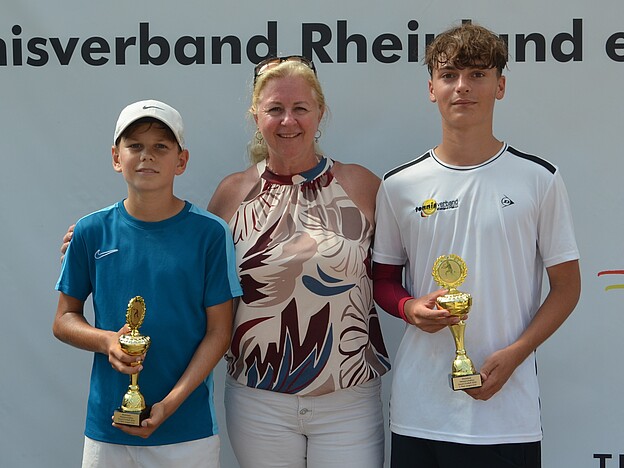 Siegerehrung Jungen U 16 mit Sandra Beyl 